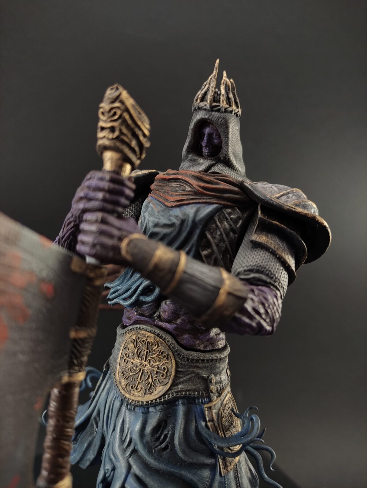 Angled front shot showing giant king posture, beard sculpt, and heavy armor