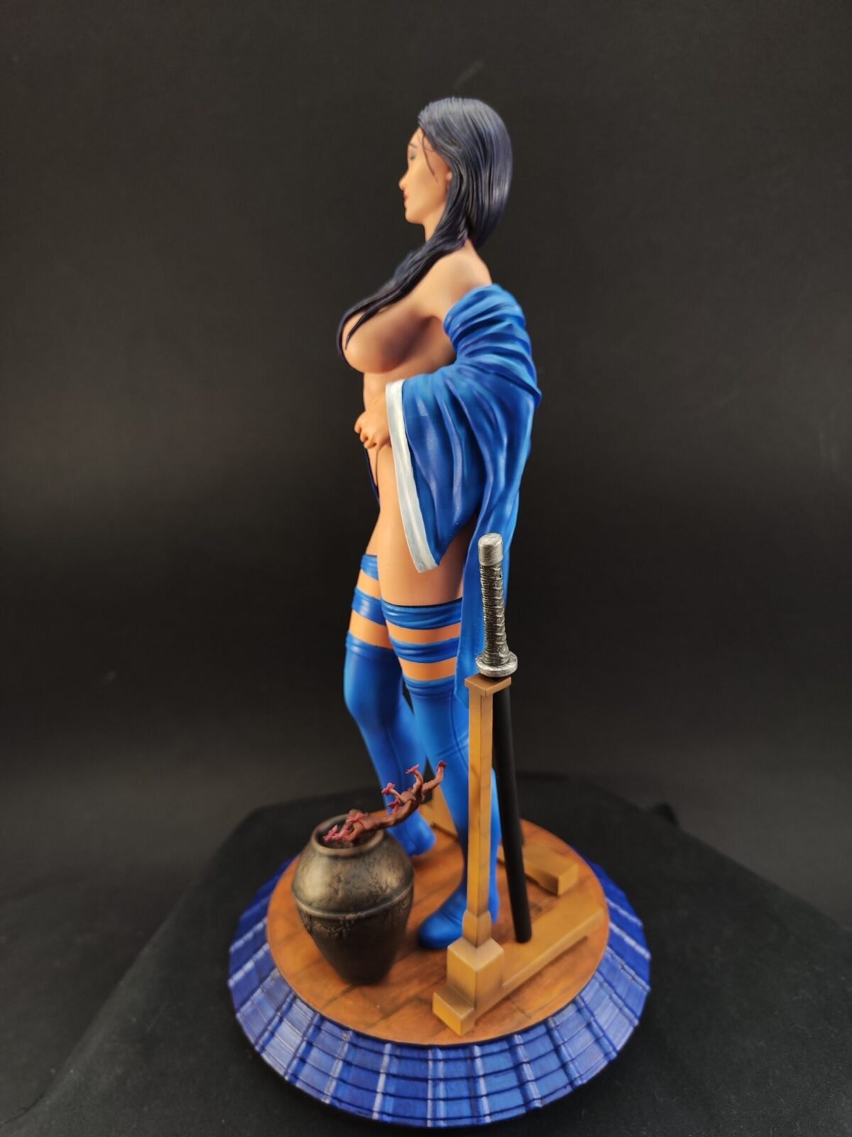 Left-side profile highlighting layered kimono armor and poised expression