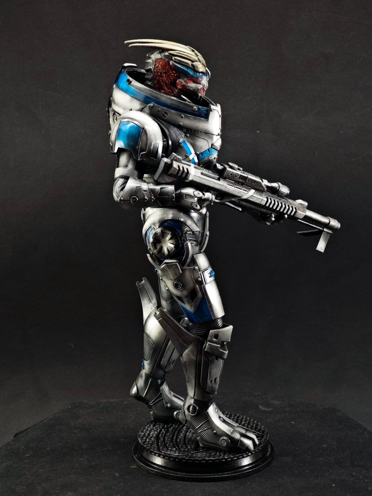 Right-side view of resin statue highlighting visor and alien facial features