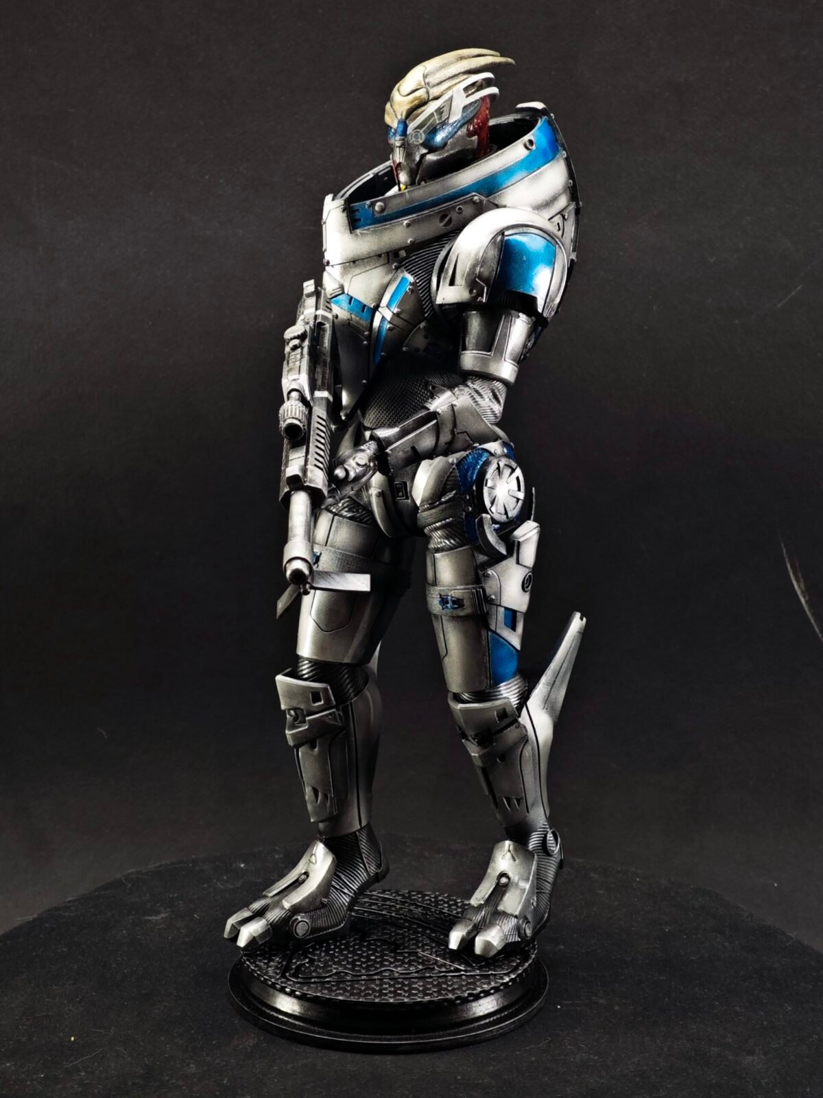 Side view of Garrus Vakarian resin figure in blue armor aiming sniper rifle