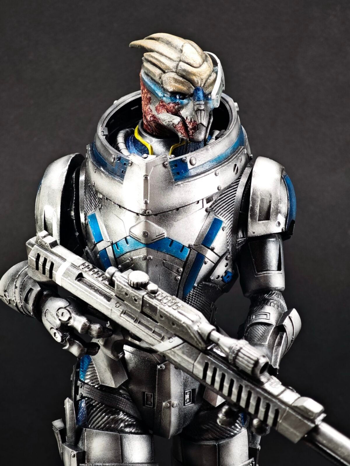 Three-quarter angle of Garrus standing with sniper in lowered position