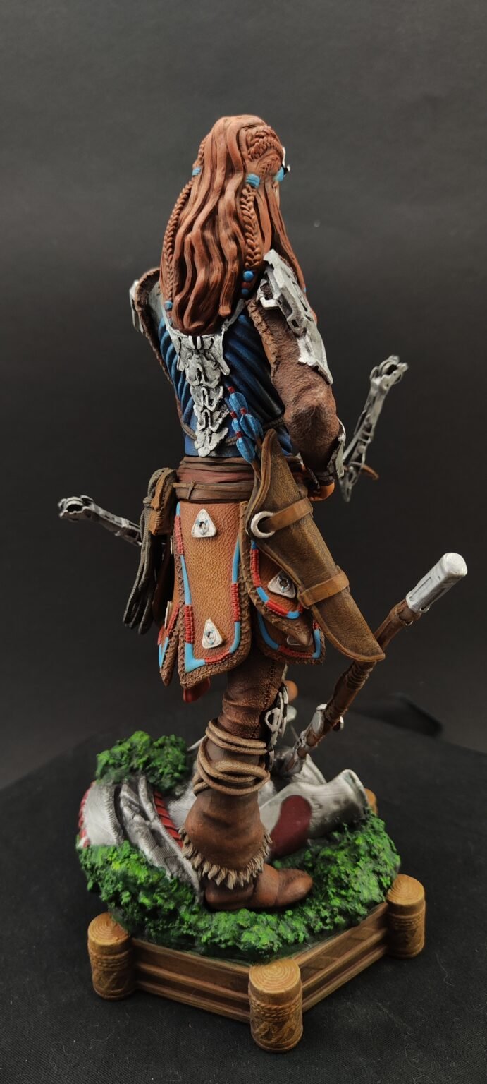 Back-facing shot of Aloy statue with intricate Nora tribe design