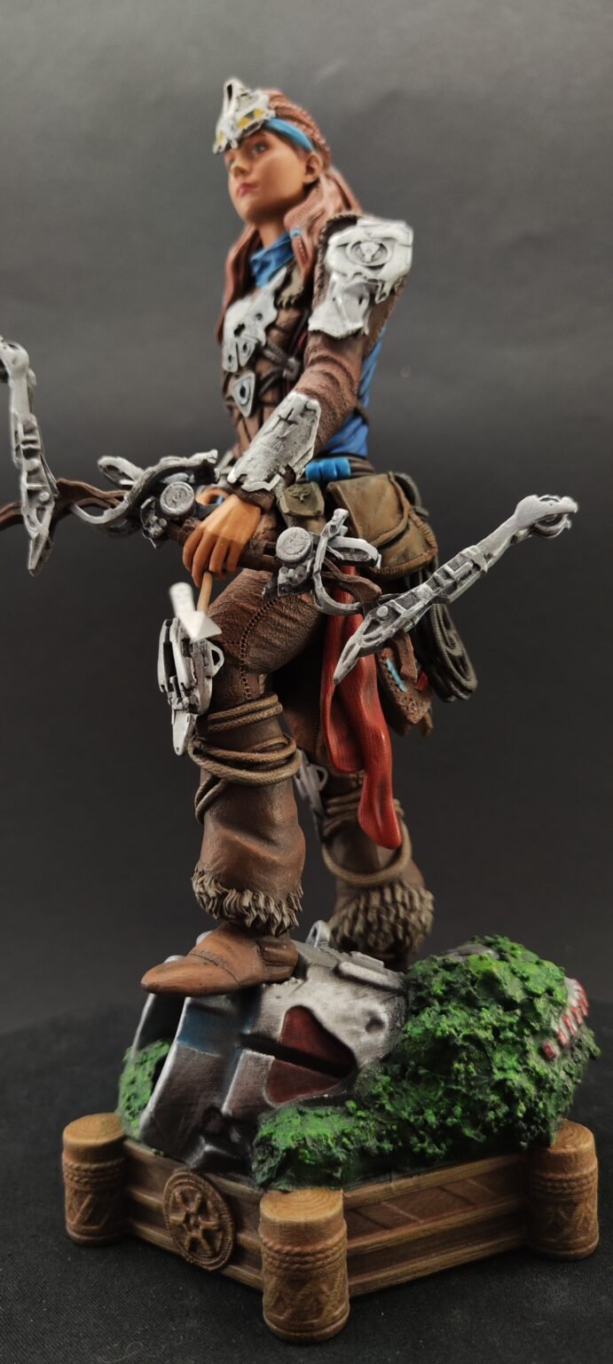 Highlight on Aloy’s hands, bow, and painted costume detail