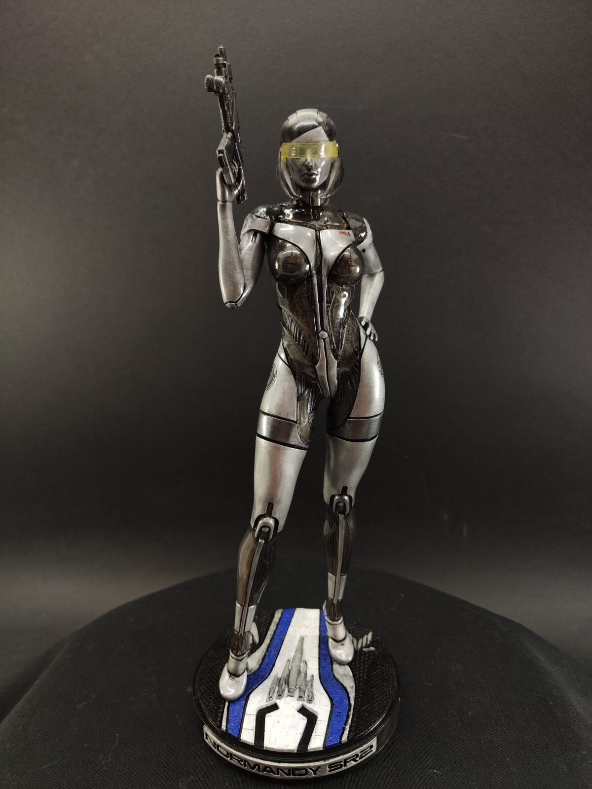 EDI Mass Effect resin figure in futuristic pose